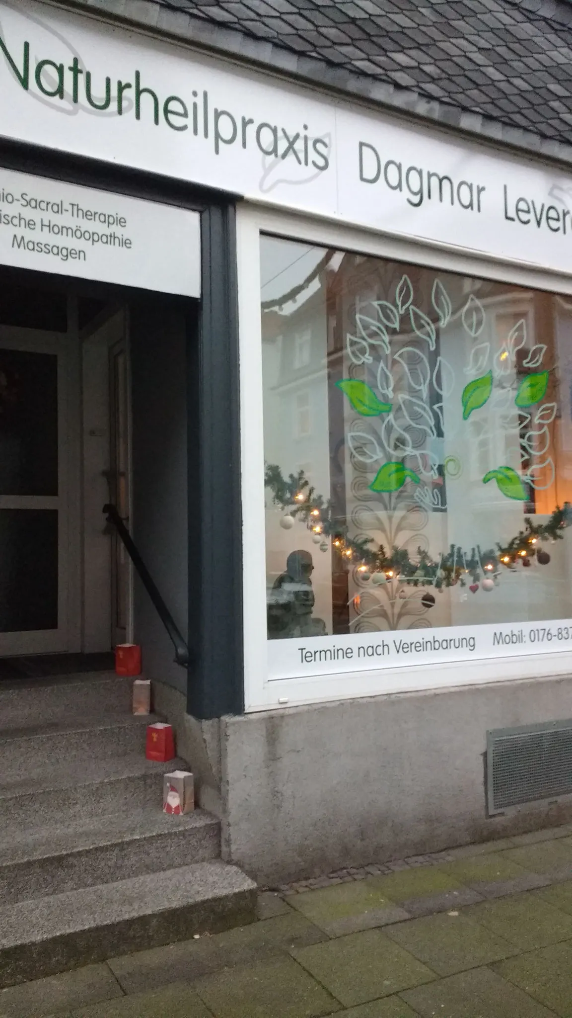 Schaufenster der Naturheilpraxis Dagmar Leverentz in der Hindenburgstraße